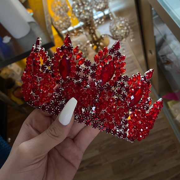 Red Quince Crown - Picture 3 of 4